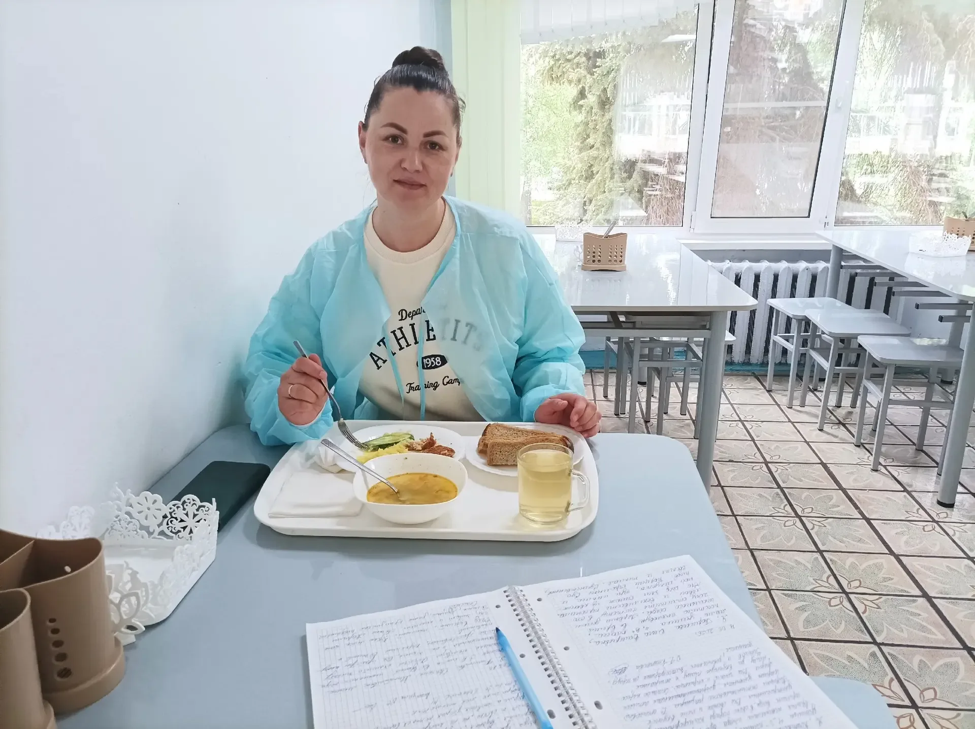 ✅В столовой гимназии "САН" родители всегда на контроле горячего питания.   Сегодня Зуева Татьяна Мих