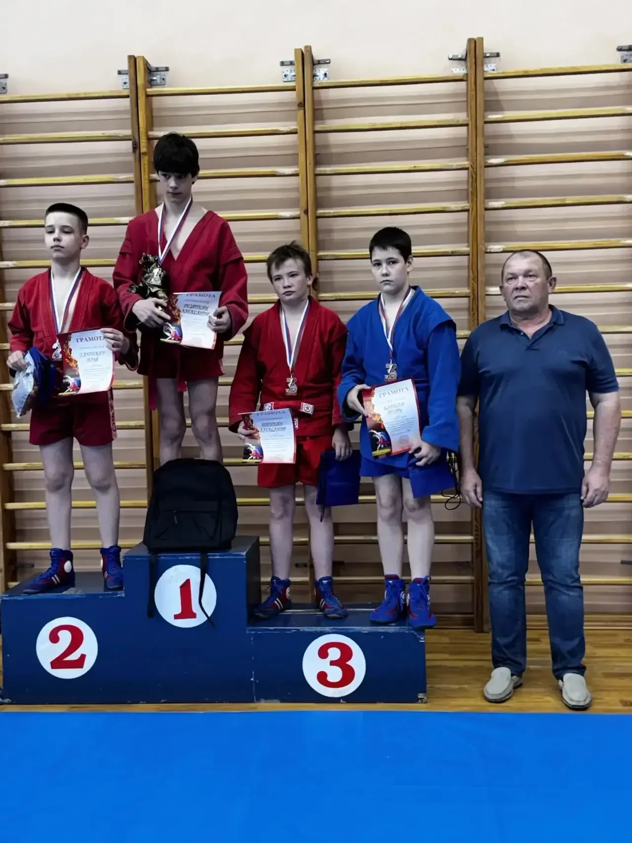 💪🏼 🥇 15 мая ученик 5 «В» класса Резяпкин Александр занял 1 место в городском турнире по самбо, посвя