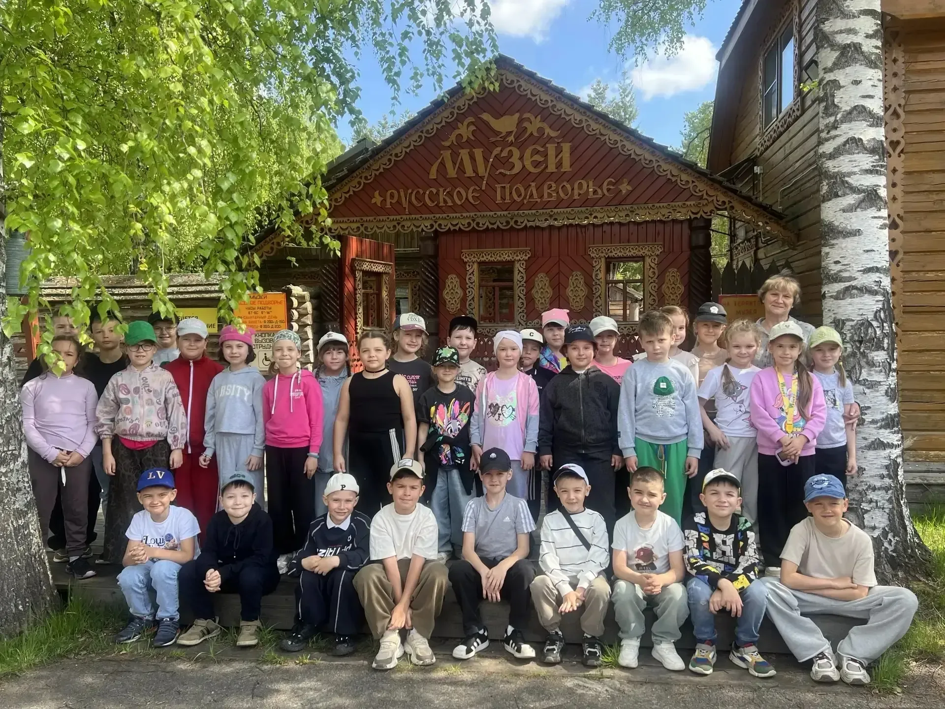 🏛️ В преддверии Дня музеев Орлята России 1а класса отправились в путешествие! ⏳  Ребята побывали там