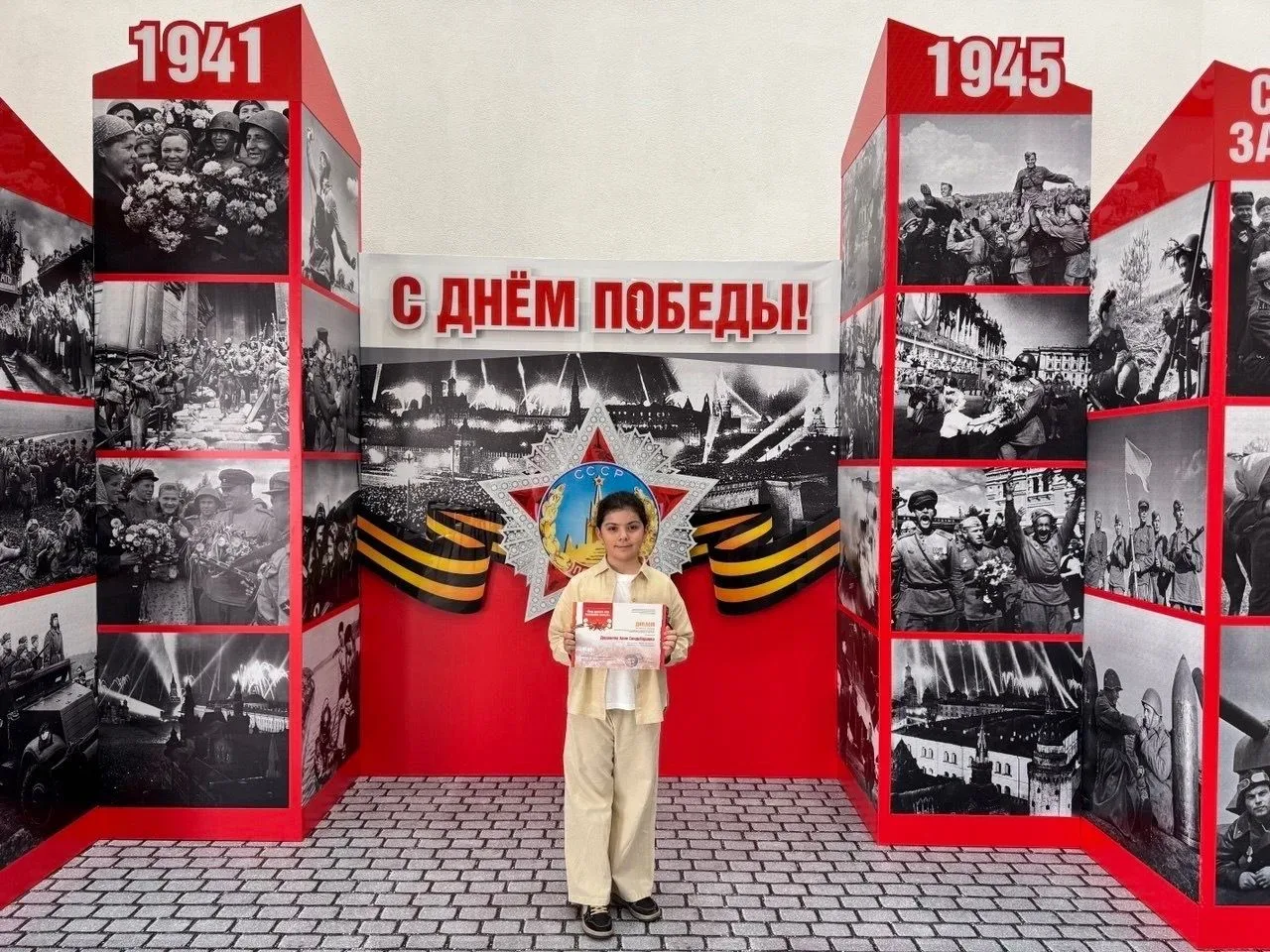 Дорогие друзья, мы начинаем рабочую неделю с поздравлений и оваций, разумеется! И снова фестиваль «Н