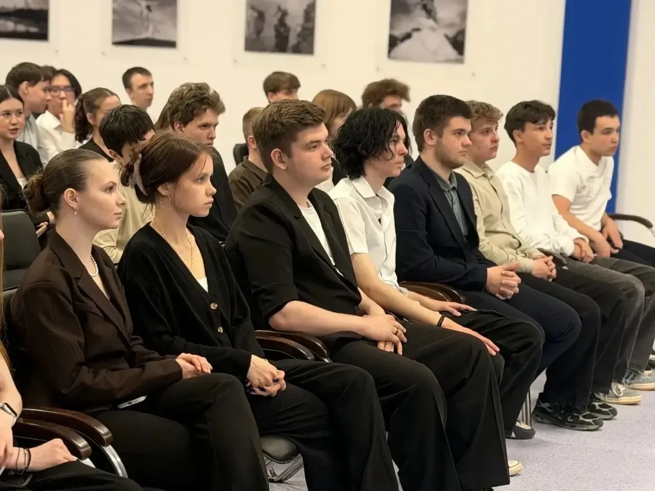 Слово Воспитание, где основа «питати», уходит корнями в старославянский. Приставка «вос» означает ве