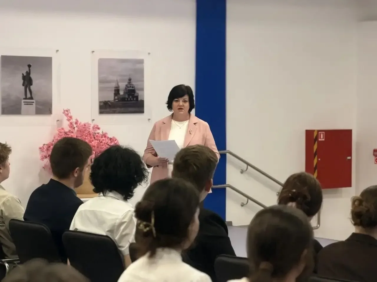 Слово Воспитание, где основа «питати», уходит корнями в старославянский. Приставка «вос» означает ве