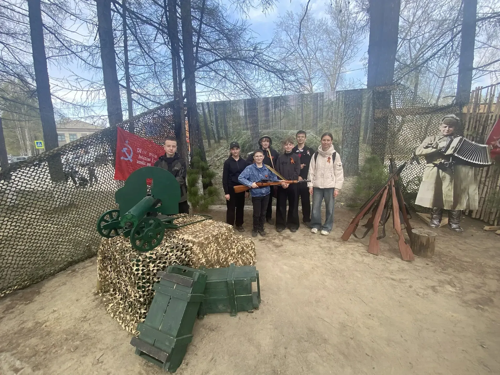 🎖Обучащиеся 6В класса вместе с родителями приняли активное участие в праздновании Дня Победы.   Они 