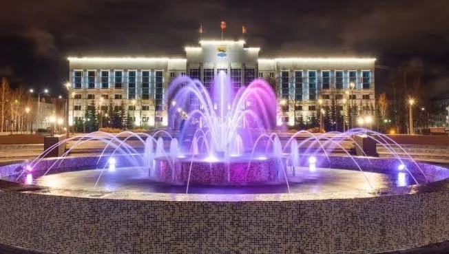⛲Фонтаны открываются по ХМАО  В Ханты-Мансийске и Югорске фонтаны уже запущены в эксплуатацию, а в С