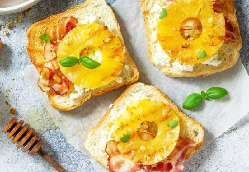 🍍🥓 Бутерброды с ананасом и беконом  ✨ Сочетание хрустящего бекона, сладкого ананаса и нежной рикотты