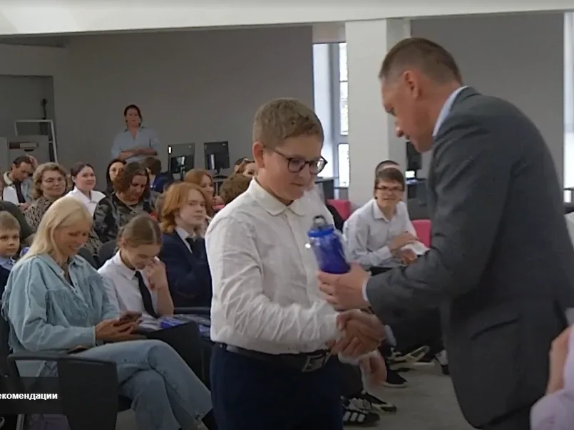 🎉 Призы от ММК: наградили победителей профориентационных конкурсов! 🎉  В библиотеке им. Б. Ручьёва п