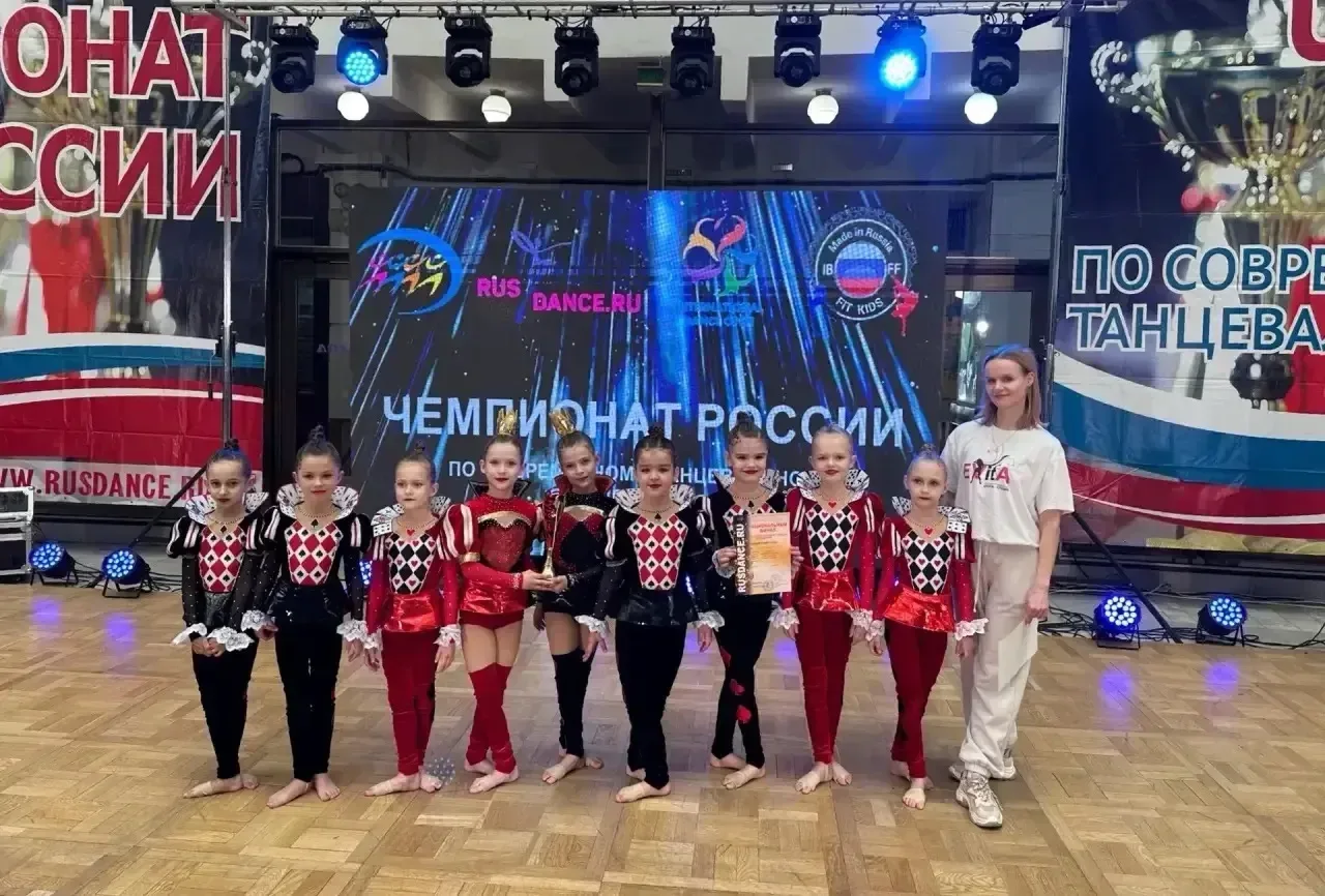 Вчера в Воронеже прошёл Чемпионат России по современному танцевальному спорту. В составе группы школ