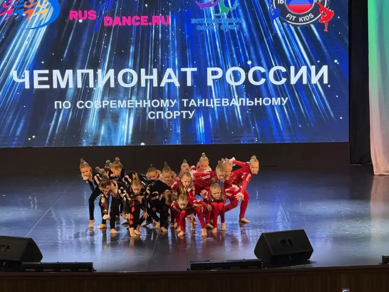 Вчера в Воронеже прошёл Чемпионат России по современному танцевальному спорту. В составе группы школ