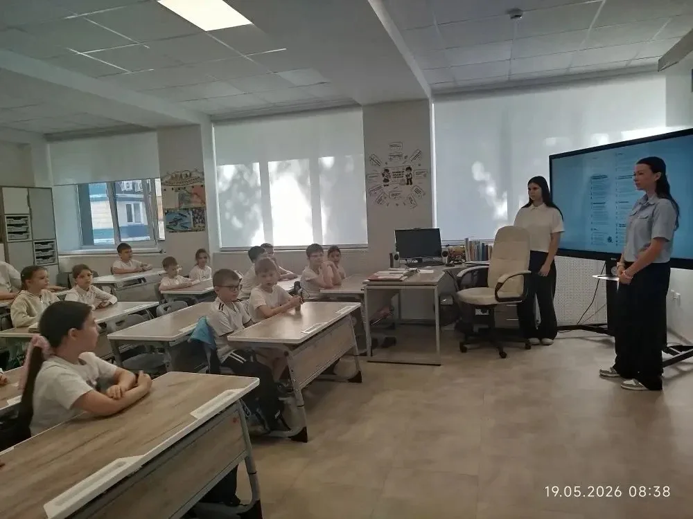 Сегодня в нашей школе в рамках Всероссийского фестиваля «Футбол в школе» прошел классный час под наз