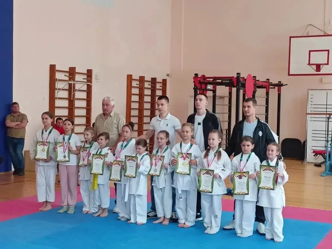 Ученица 4 «Б» класса, Щелкунова Анна, достойно выступила на турнире по карате WKF «Первые шаги» и за