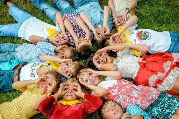 🏕️🏖Современный детский лагерь — это место, где ребята отдыхают на природе, тусуются с друзьями, учас