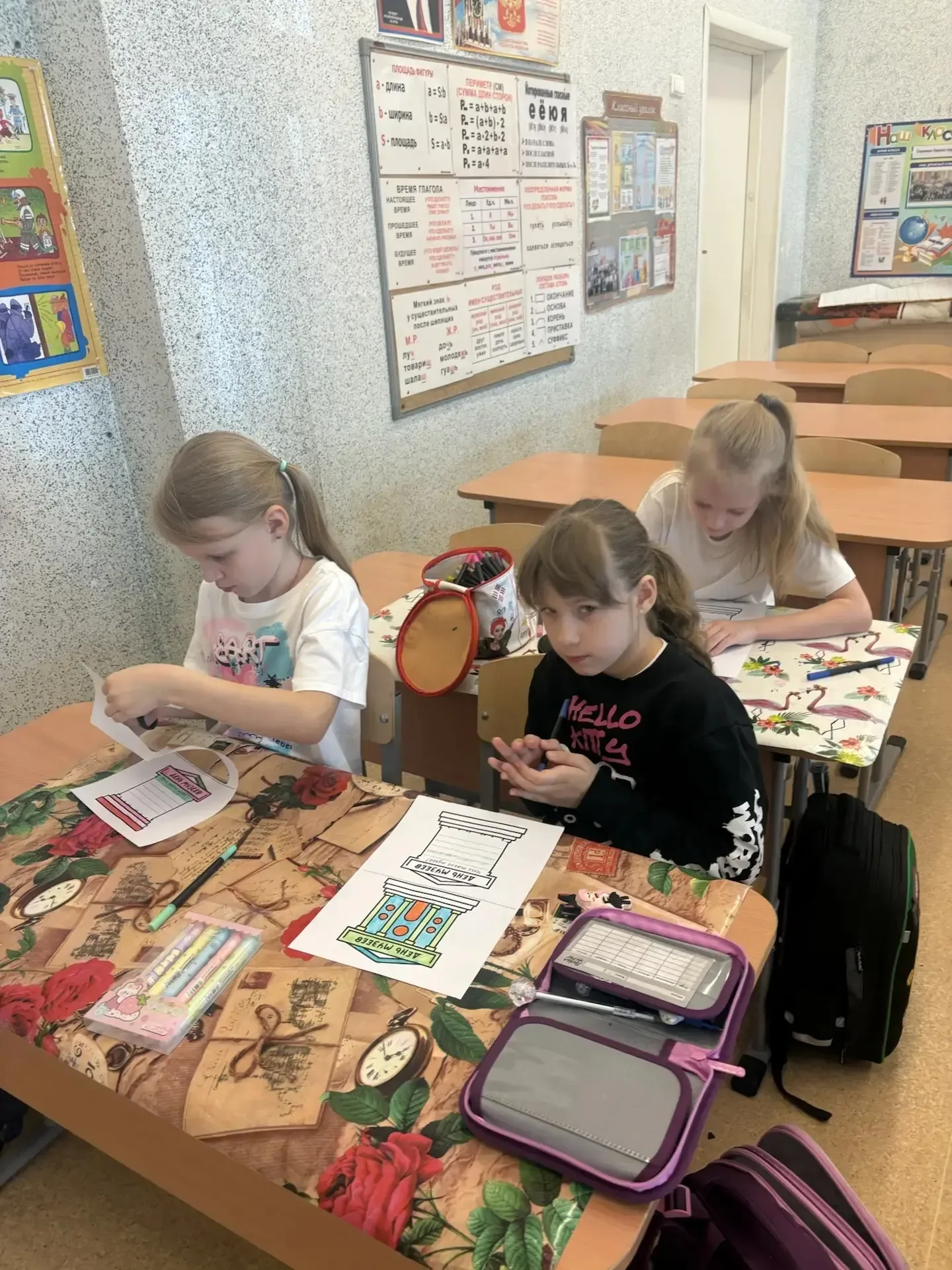 🎨 В 1Е классе прошло творческое занятие, посвящённое Дню музея.  В преддверии Дня музея ученики 1Е к