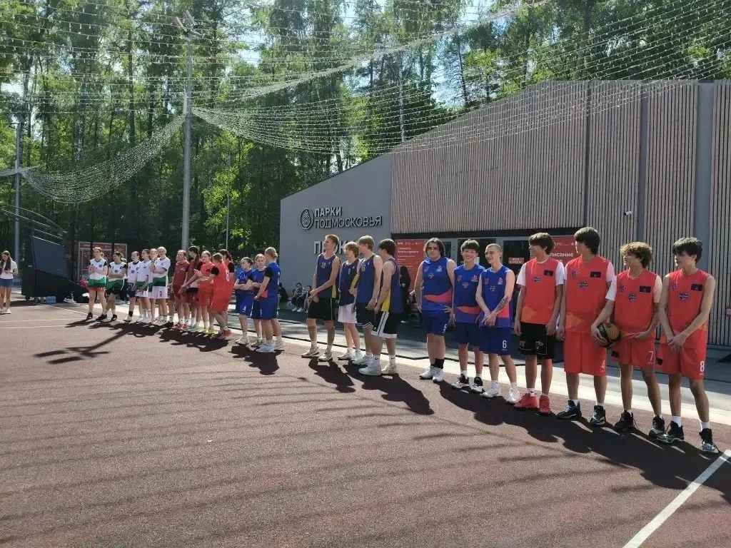 В прошедшие выходные в Городском парке прошли соревнования по стритболу среди команд школьной спорти