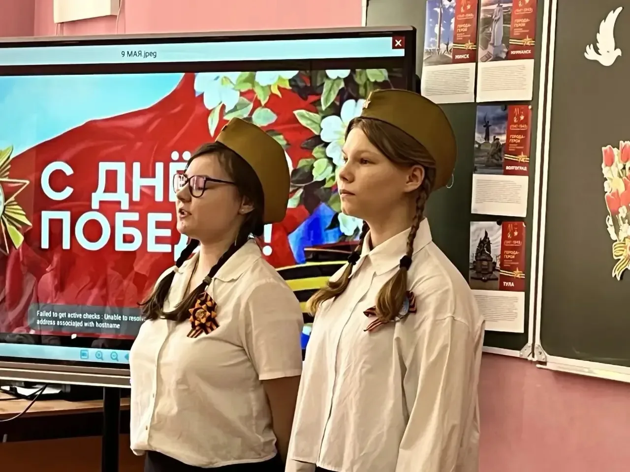 Наши ученики сегодня приняли участие в акции "Стихи Победы". Это мероприятие -  возможность сказать 