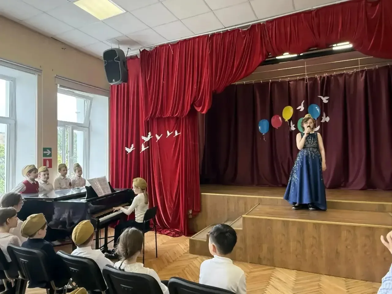 Праздничный концерт ко Дню Победы в начальной школе 🎗️  В здании в Большом Козихинском переулке прош