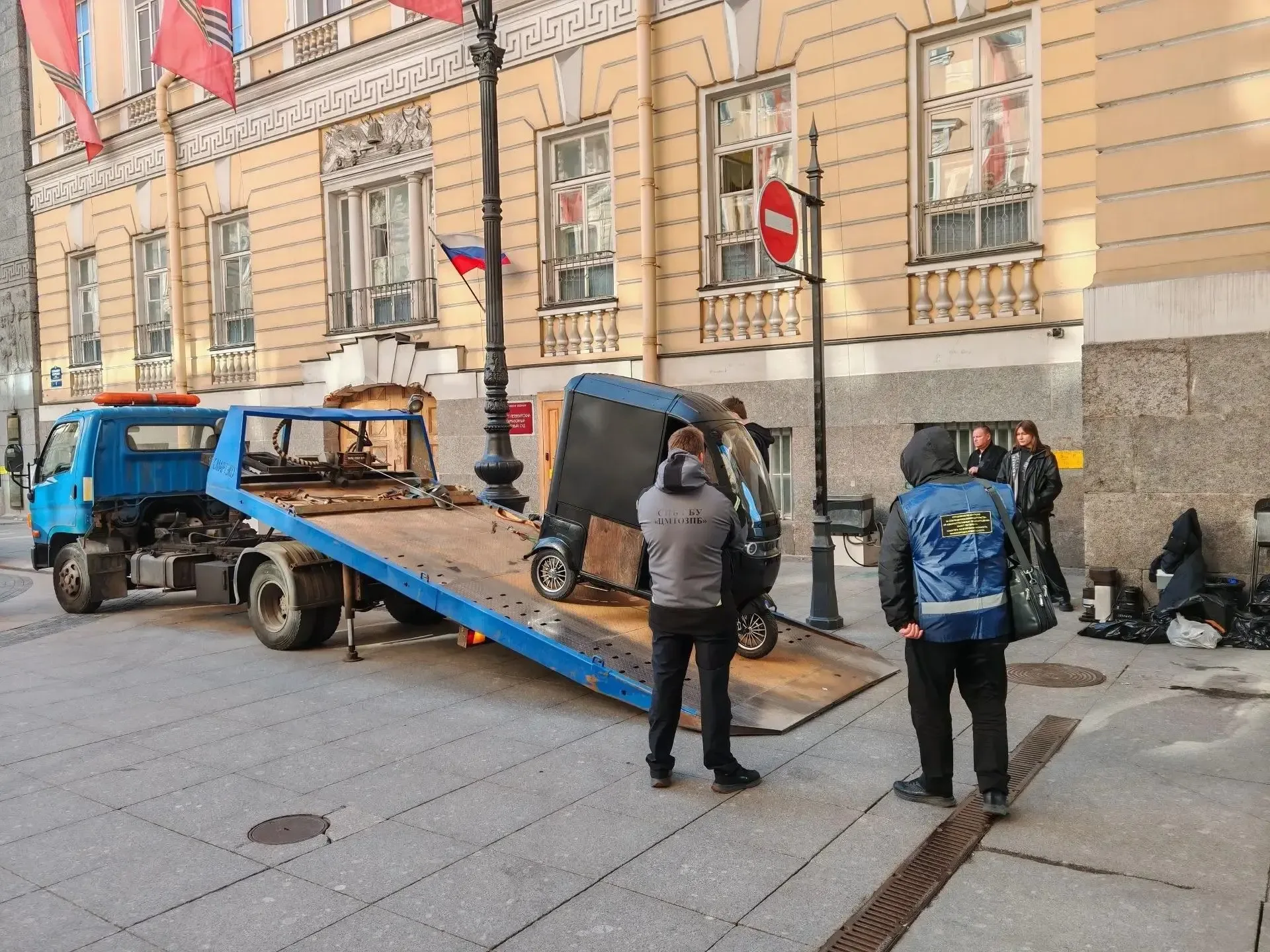 ⚔️ Незаконная торговля пресечена в трех районах Петербурга  Сотрудниками Комитета проведены плановые