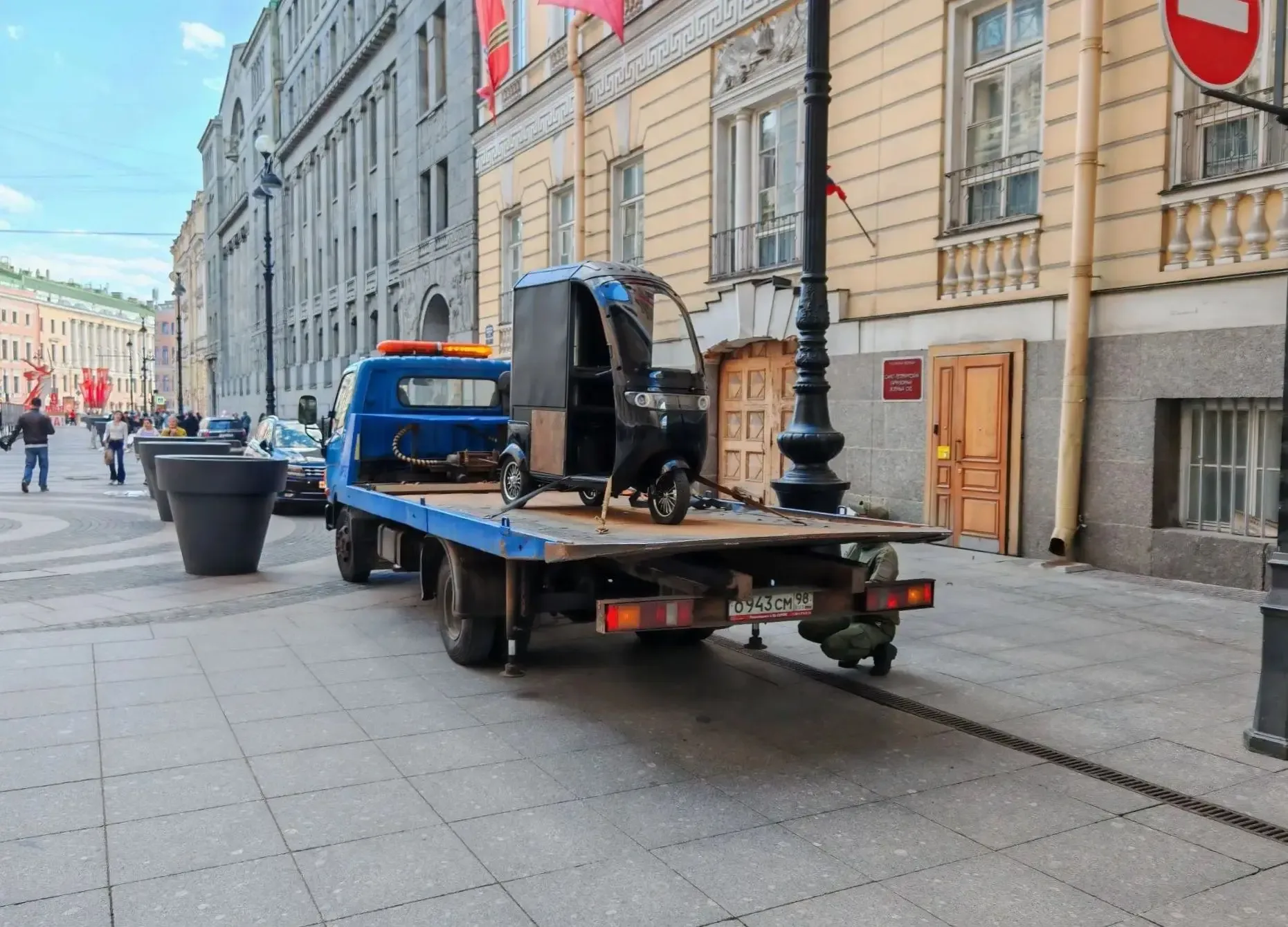 ⚔️ Незаконная торговля пресечена в трех районах Петербурга  Сотрудниками Комитета проведены плановые