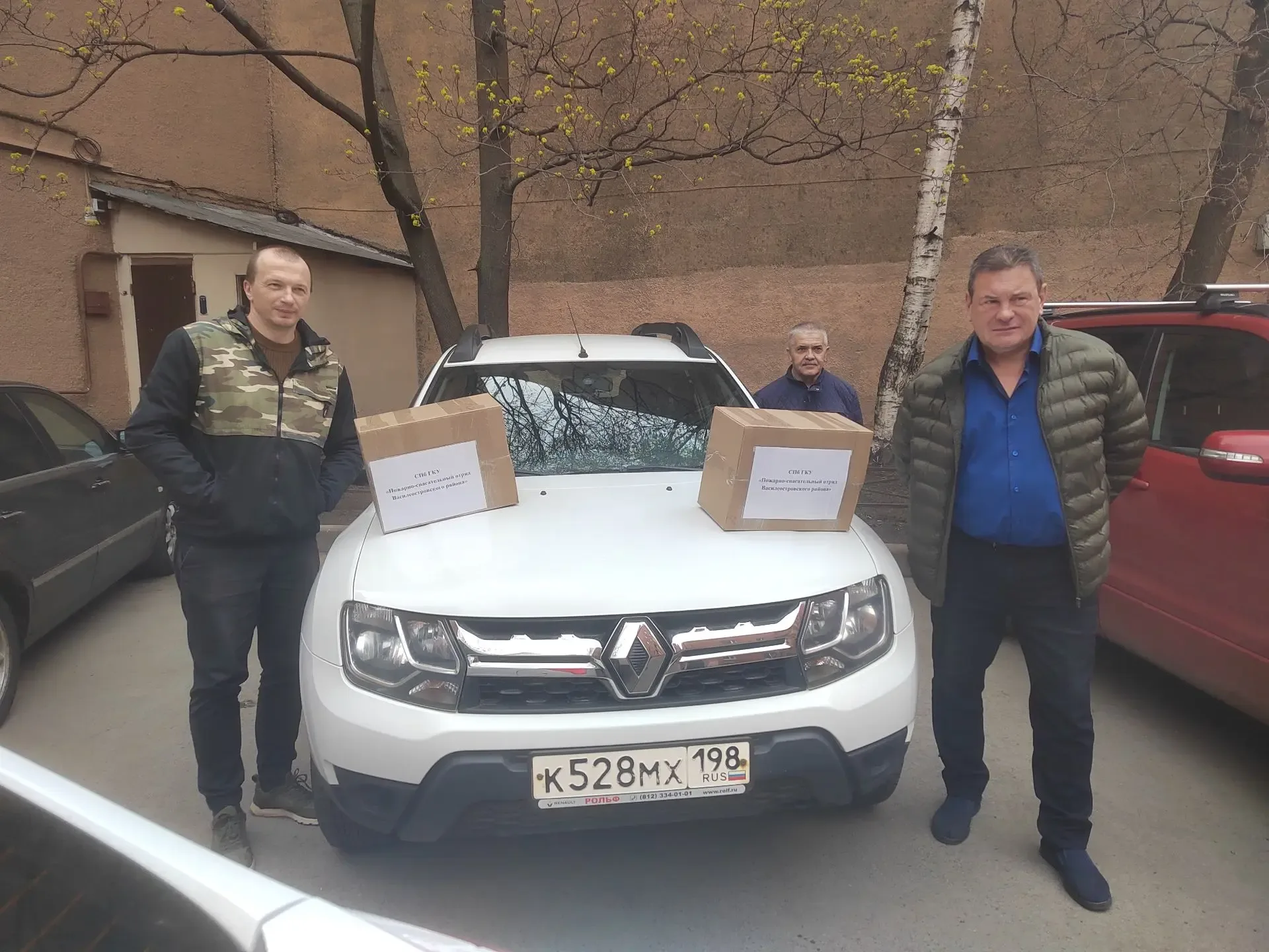 Спасатели Санкт-Петербурга передали более 3 тонн гуманитарной помощи  Сотрудники подведомственных Ко