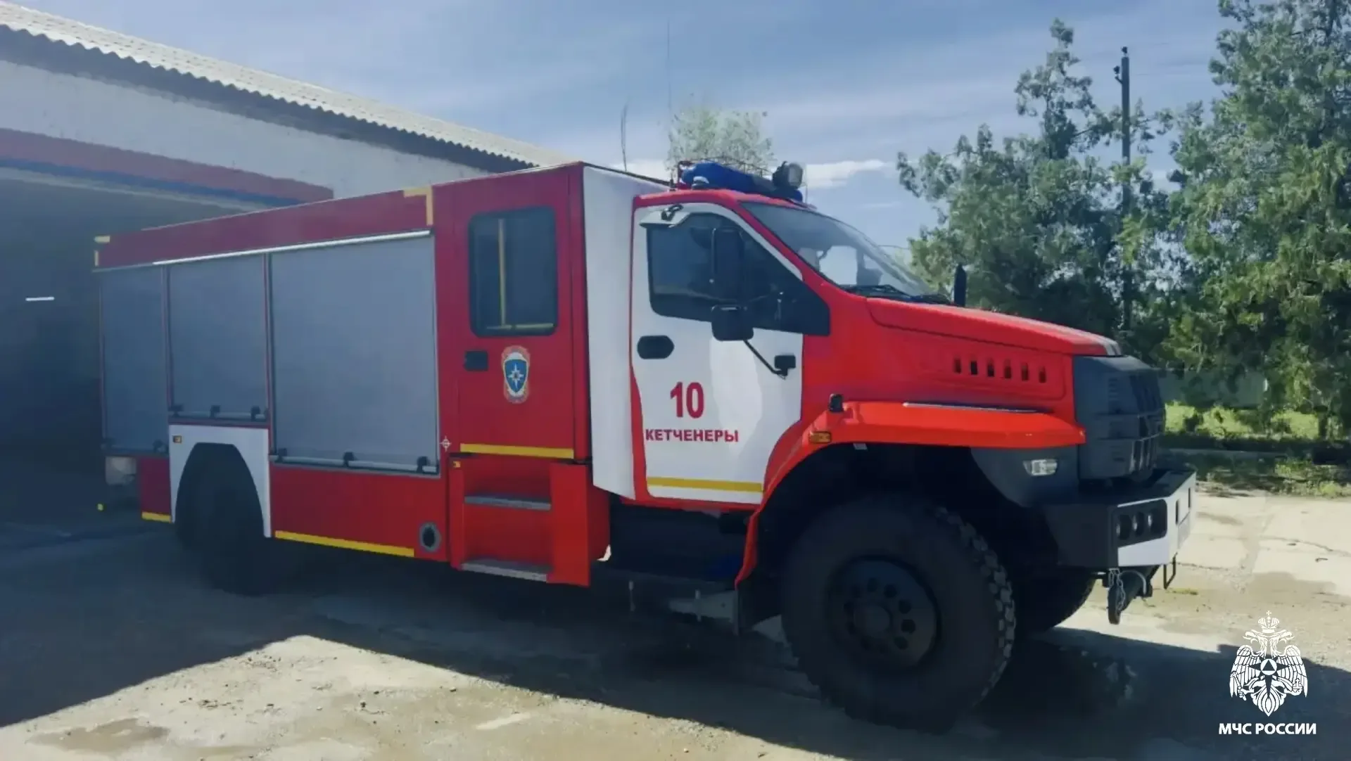 🚒Мощнее, быстрее, надёжнее: автопарк 10-й пожарно-спасательной части пополнился новой техникой  🔹Это