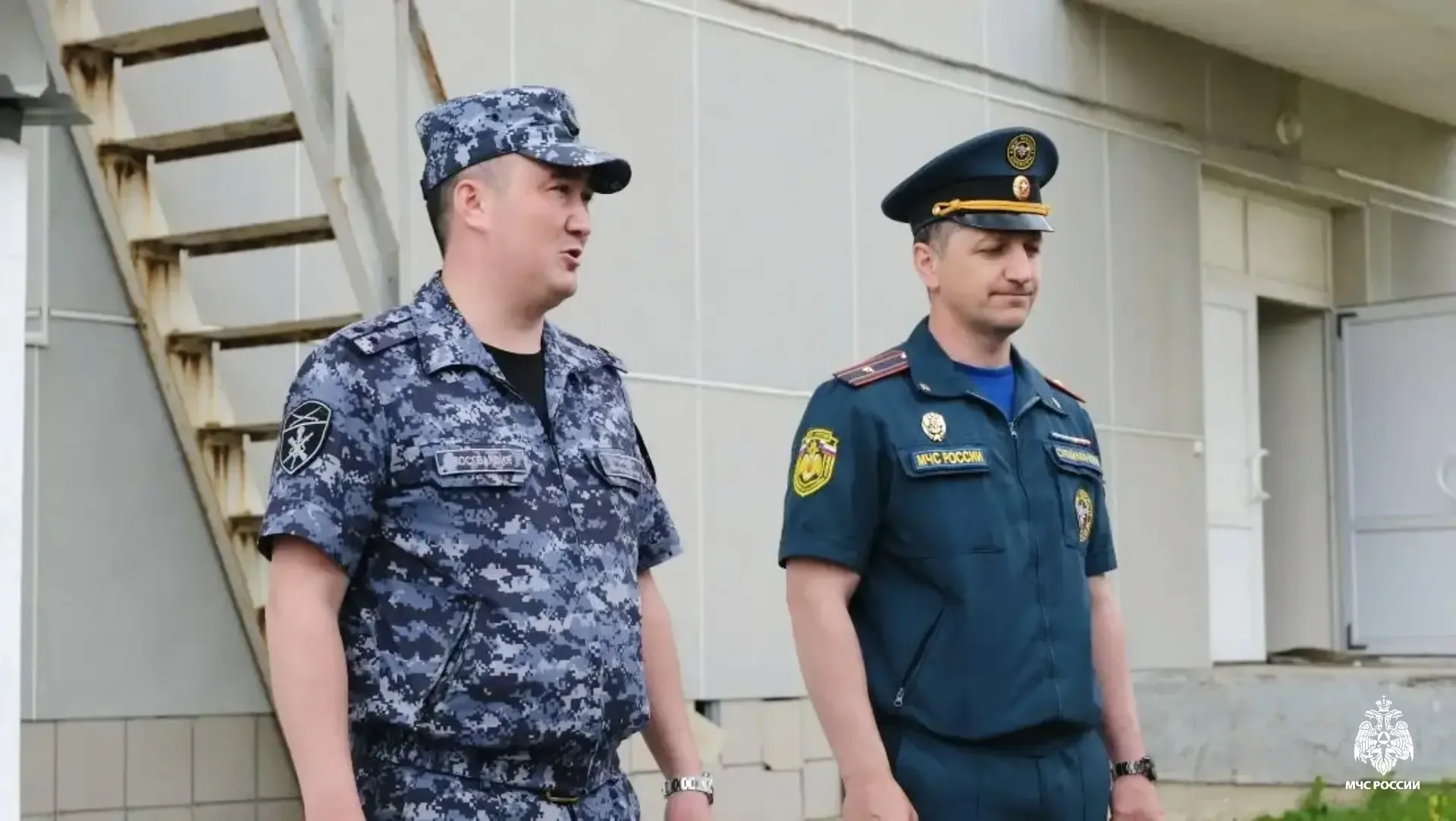 🔥Огонь по расписанию: калмыцкие огнеборцы отработали взаимодействие с Росгвардией  🔹Дым в зрительном