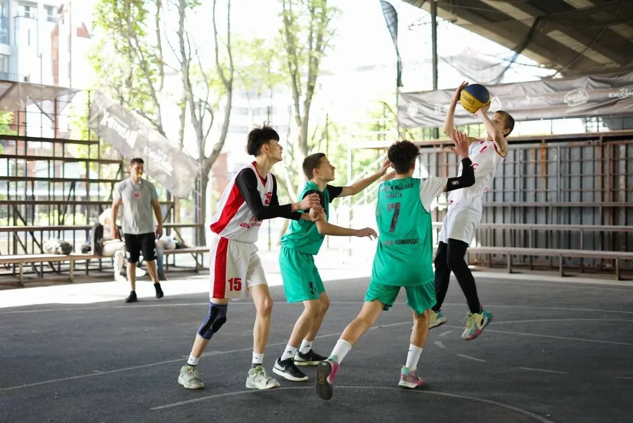 Школьная лига 3х3. Определены участники финала сезона 🏀  ⚡️ В мае за звание сильнейшей школьной кома