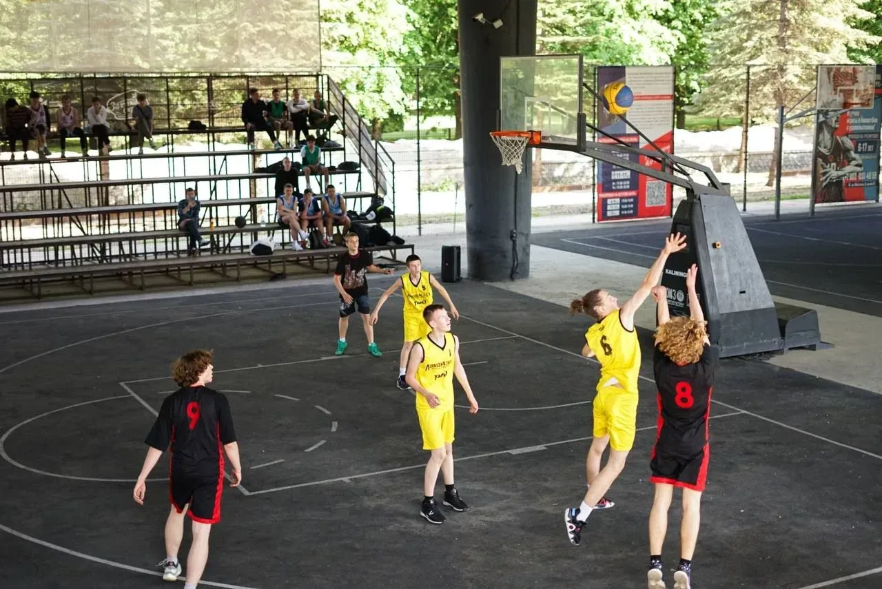 Школьная лига 3х3. Определены участники финала сезона 🏀  ⚡️ В мае за звание сильнейшей школьной кома
