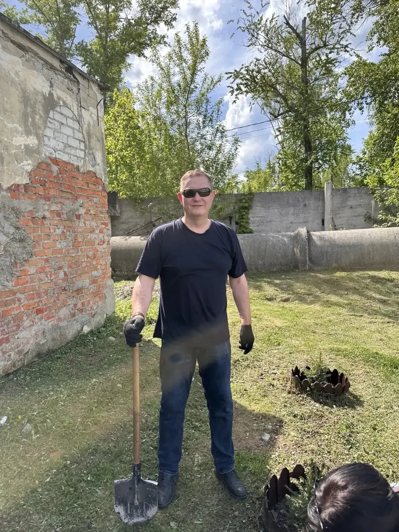 🌷 15 мая в нашей школе прошёл субботник! 🌷  В преддверии лета педагогический коллектив дружно взялся