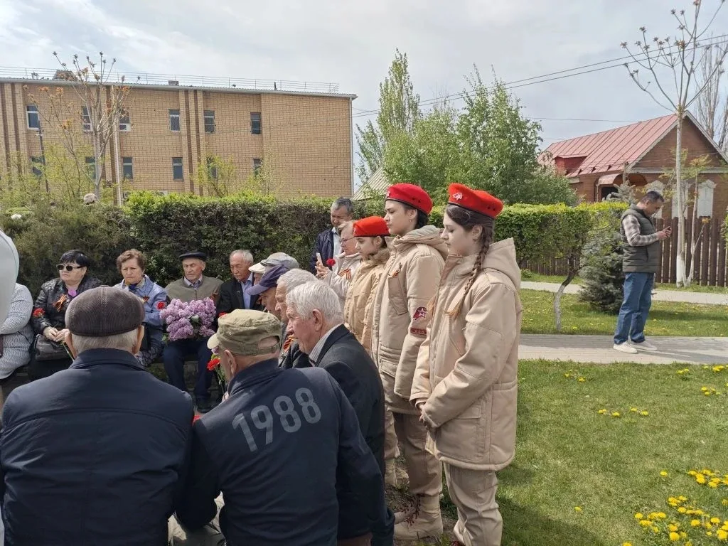 ✅Неделя в МКОУ " Приволжская СОШ №1" началась с торжественной линейки, поднятия флага и гимна Россий