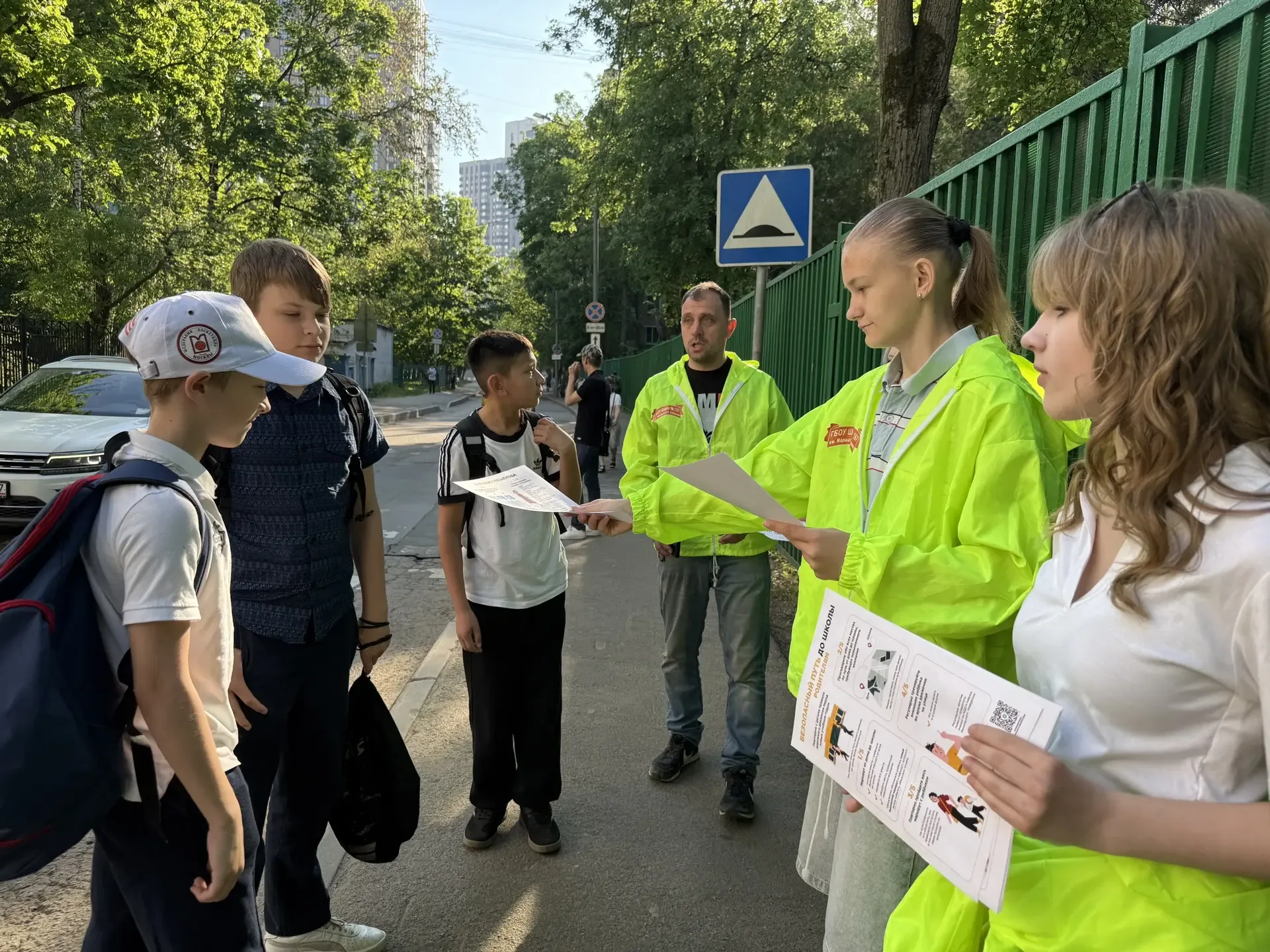 🦺 В преддверии каникул — о важном!  Сегодня участники отряда ЮИД нашей школы под руководством педаго
