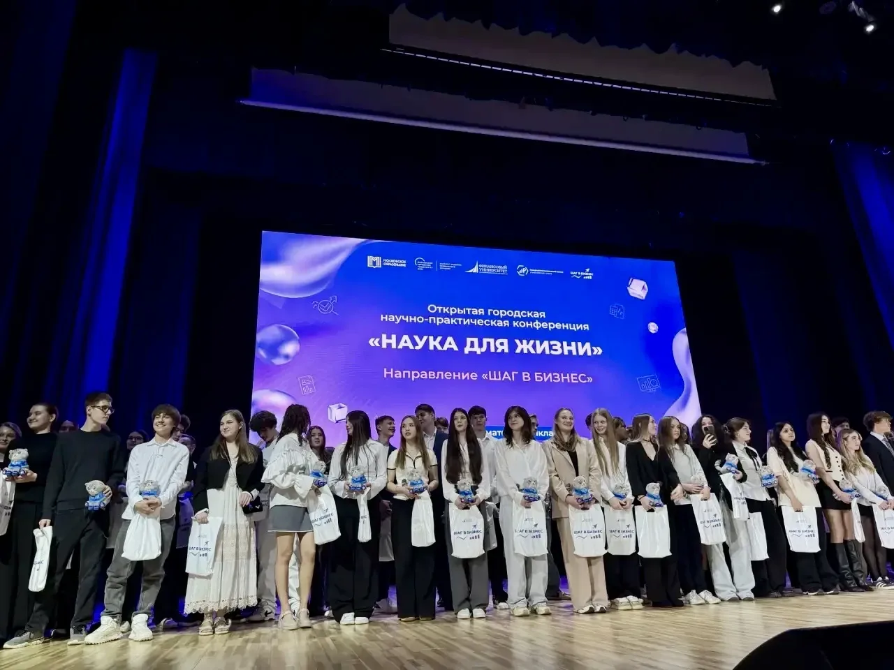 ⭐️ Гордимся успехами наших учениц!  14 мая в Финансовом университете при Правительстве РФ состоялось