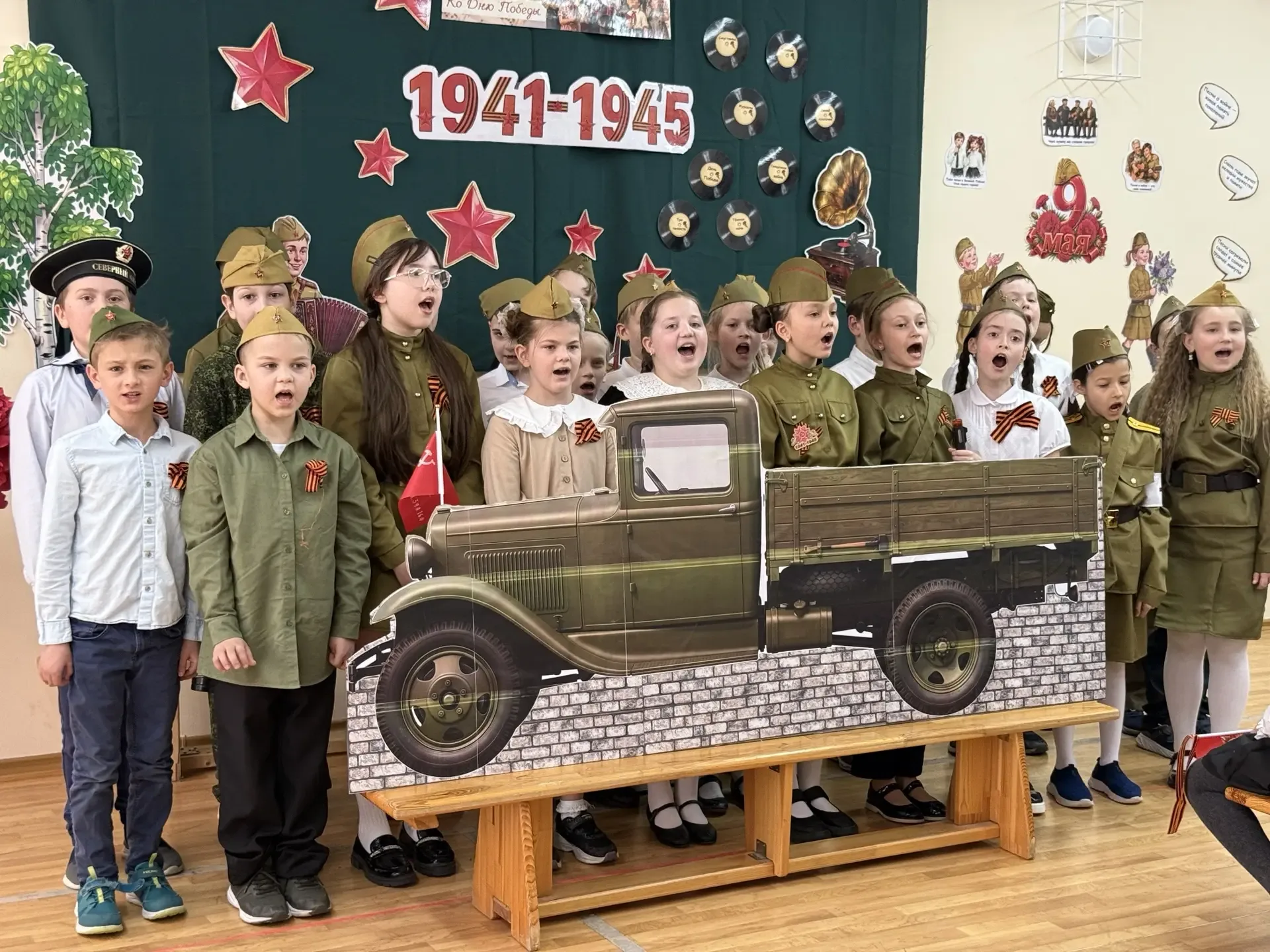 🇷🇺 6 мая в нашей школе состоялся творческий конкурс «Битва хоров», посвящённый Дню Победы.  Участник