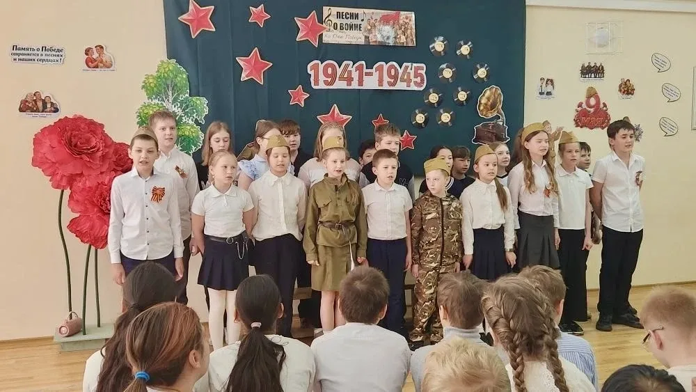 🇷🇺 6 мая в нашей школе состоялся творческий конкурс «Битва хоров», посвящённый Дню Победы.  Участник