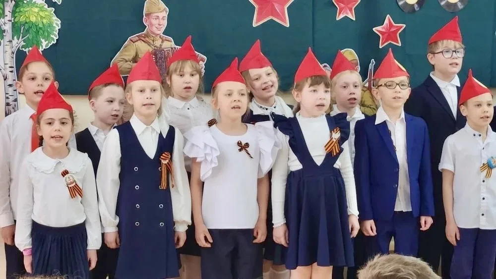 🇷🇺 6 мая в нашей школе состоялся творческий конкурс «Битва хоров», посвящённый Дню Победы.  Участник