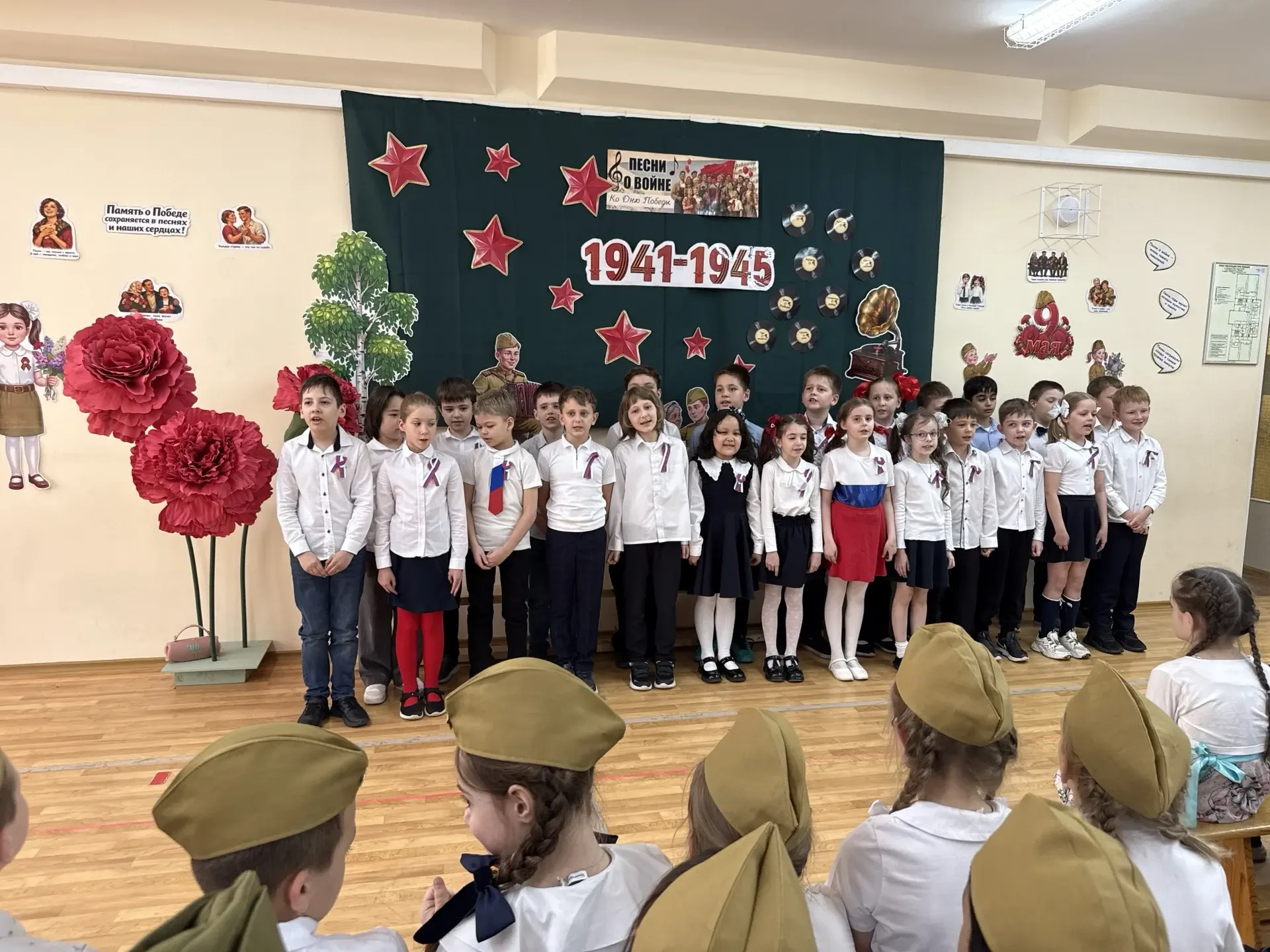 🇷🇺 6 мая в нашей школе состоялся творческий конкурс «Битва хоров», посвящённый Дню Победы.  Участник