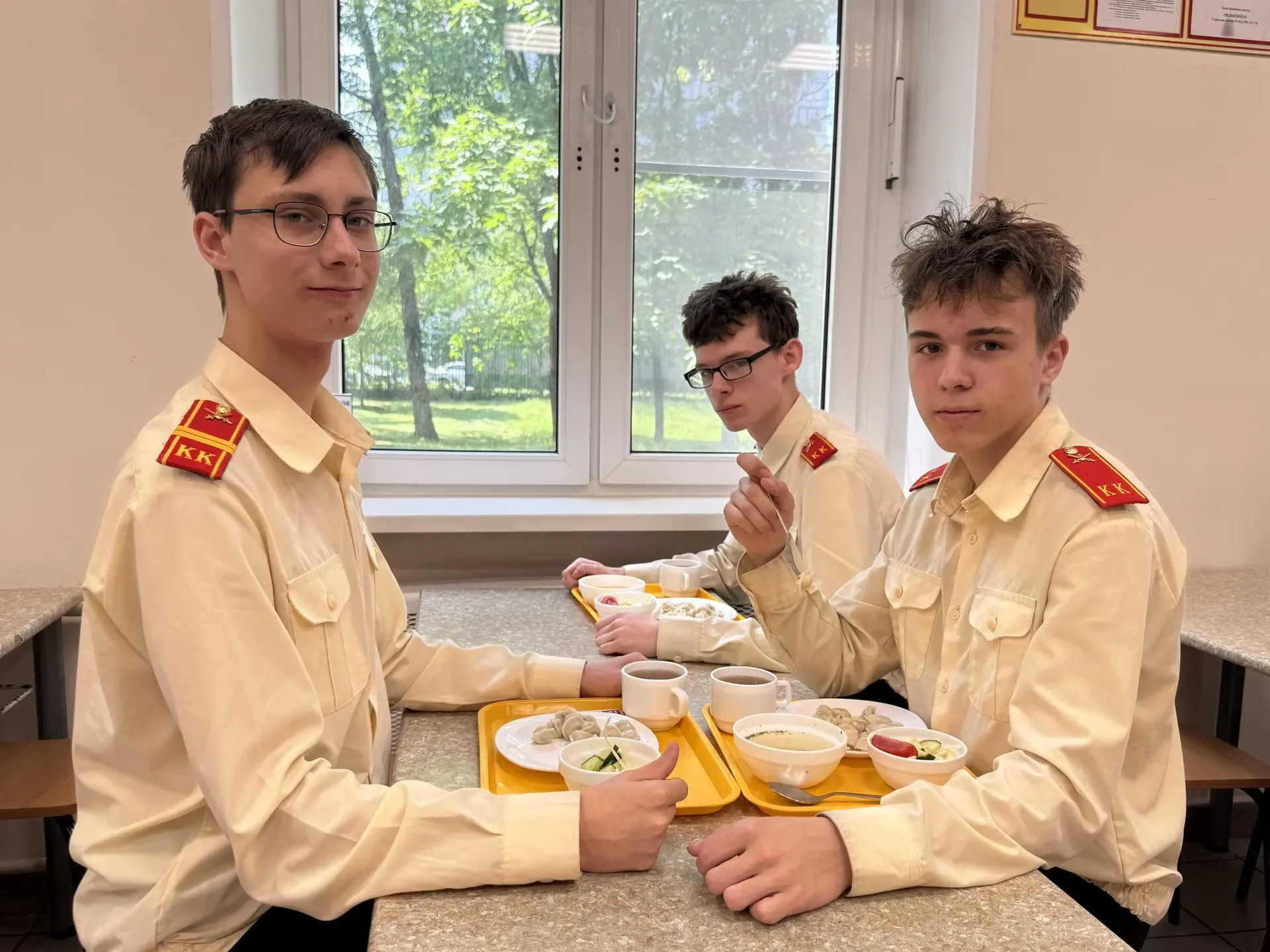 🥟 Сегодня в школьной столовой на обед — пельмени!  Пельмени — одно из самых любимых блюд в нашей шко