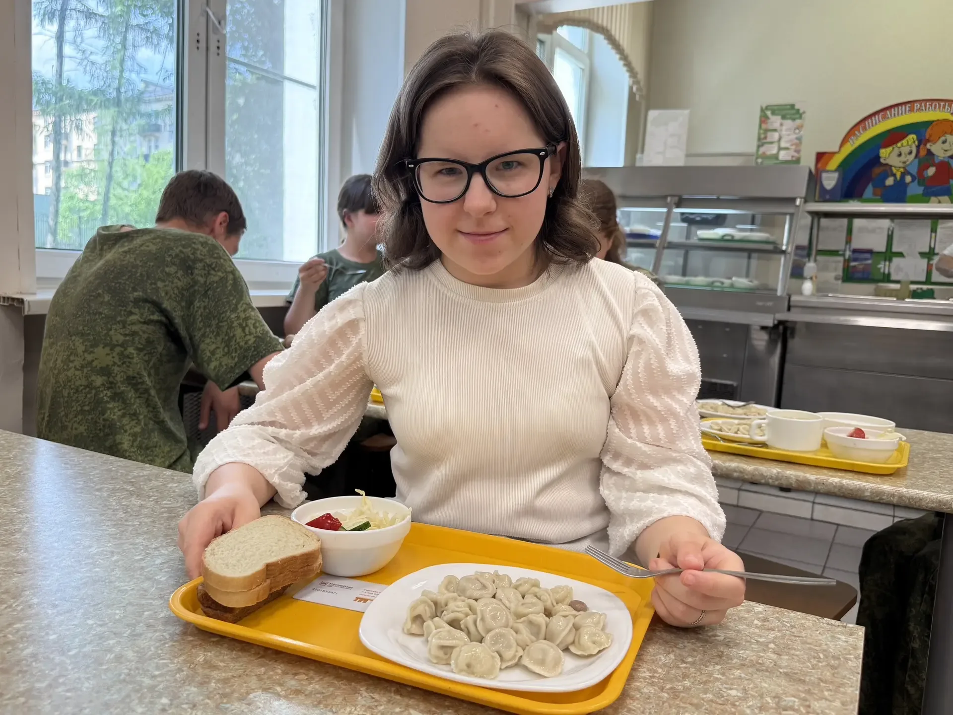 🥟 Сегодня в школьной столовой на обед — пельмени!  Пельмени — одно из самых любимых блюд в нашей шко
