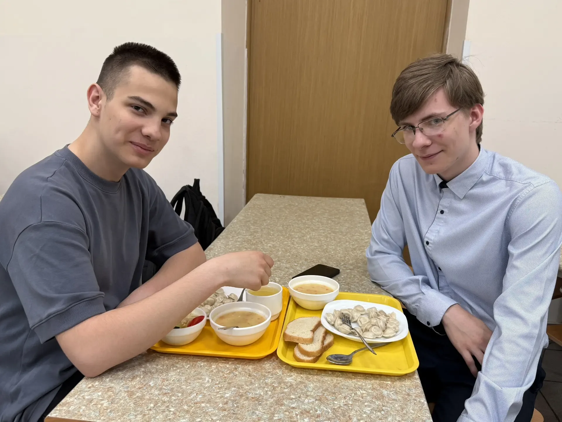 🥟 Сегодня в школьной столовой на обед — пельмени!  Пельмени — одно из самых любимых блюд в нашей шко