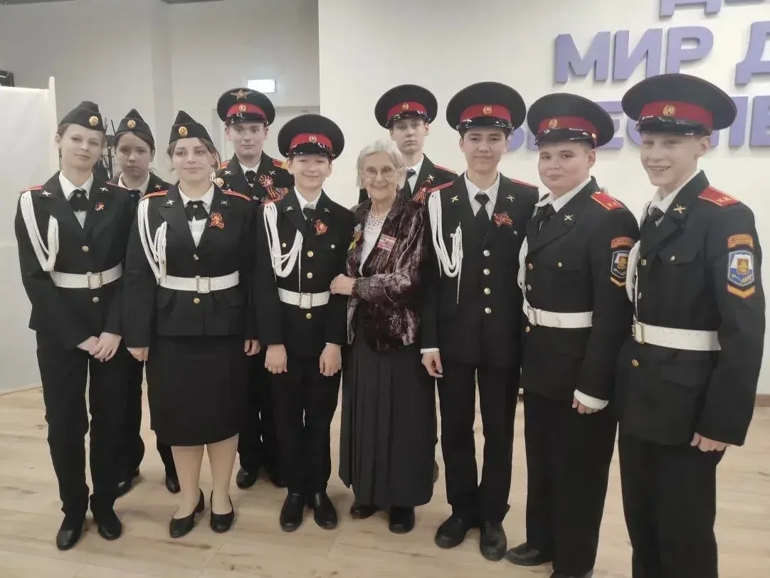 🤝 Связь поколений  В преддверии Дня Победы в окружном волонтёрском центре «Доброе место. Нева» прошл