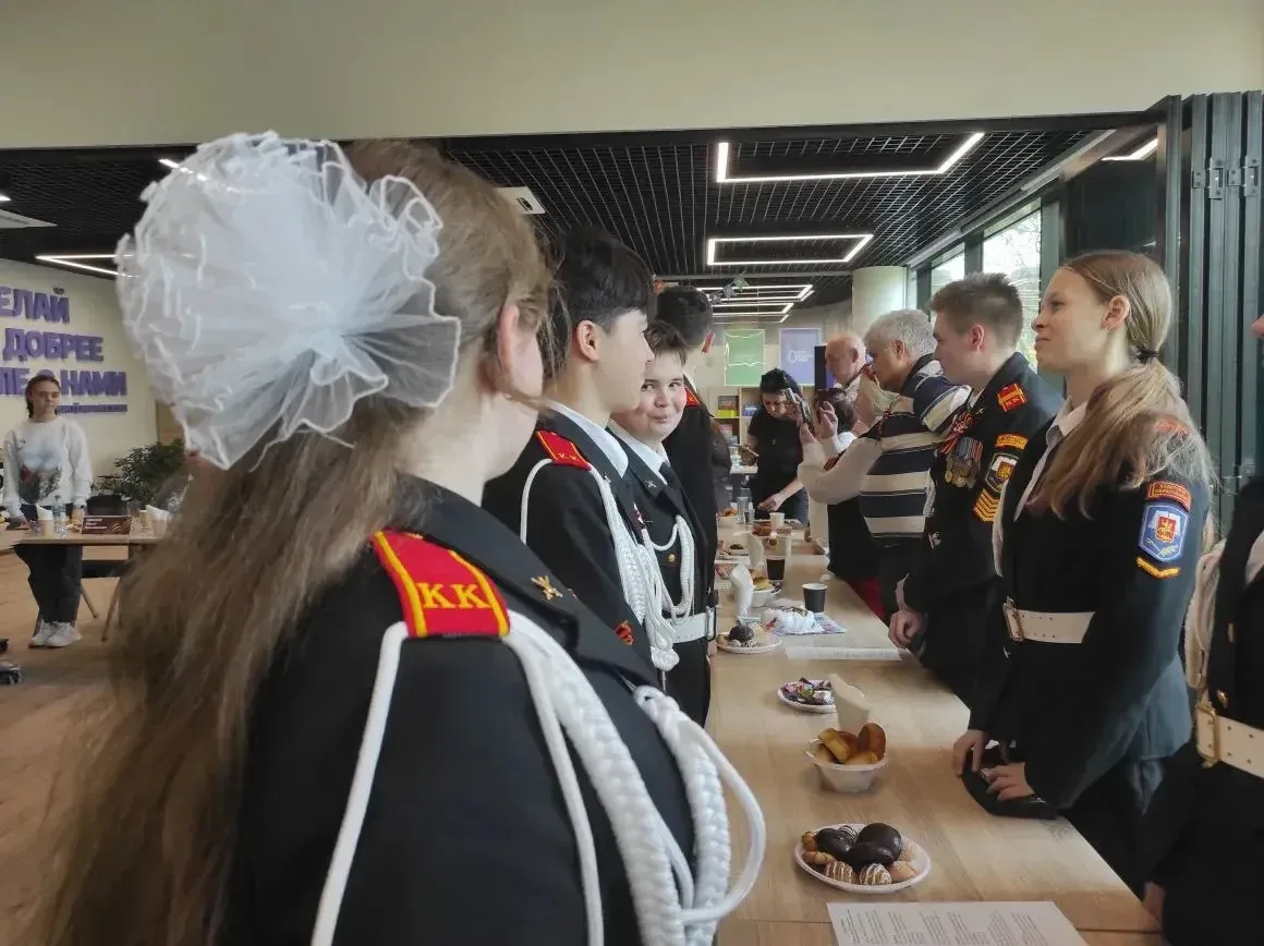 🤝 Связь поколений  В преддверии Дня Победы в окружном волонтёрском центре «Доброе место. Нева» прошл