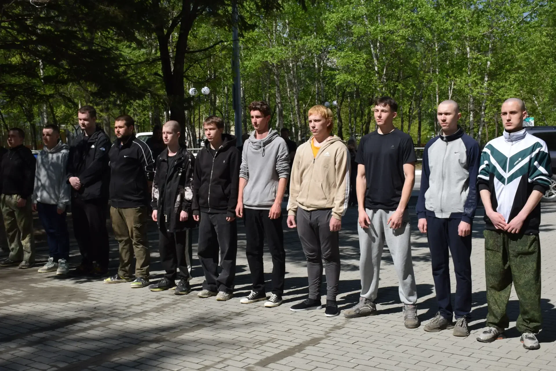 Еще 16 призывников отправлены в армию  Торжественная отправка новобранцев в ряды вооруженных сил сос