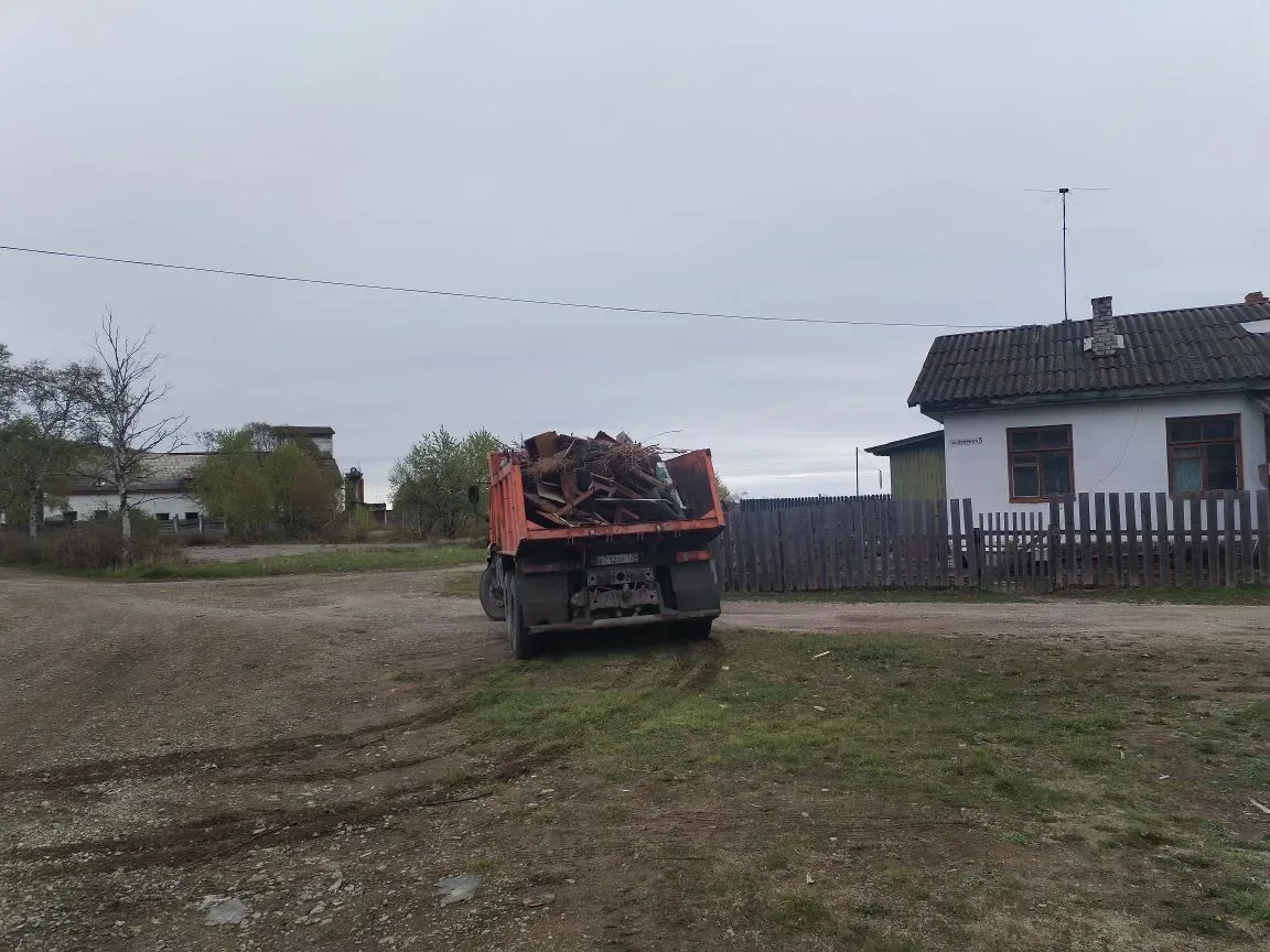 Работы в городе  На текущей неделе работники «Обслуживающего учреждения»: - вывезли негабаритный мус