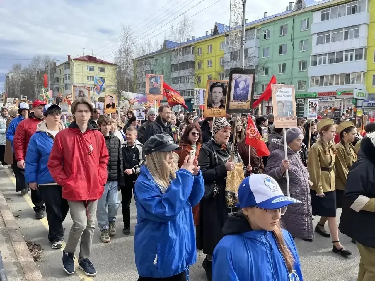 🇷🇺 БЕССМЕРТНЫЙ ПОЛК 🇷🇺    📣 Старшеклассники, Волонтеры Победы нашей школы приняли участие в патриоти