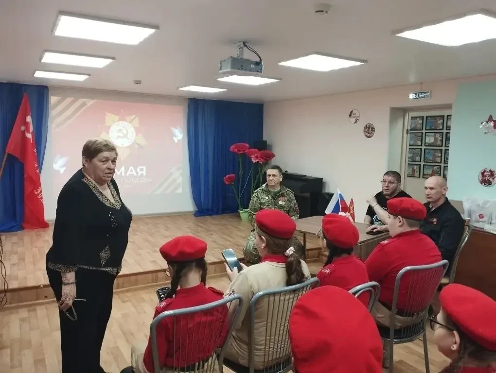 🇷🇺 УРОК МУЖЕСТВА 🇷🇺   📣 15 мая, наши Юнармейцы 5ю класса приняли участие в уроке мужества:    «Нам н