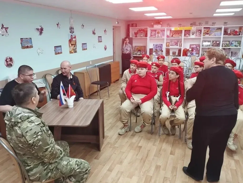 🇷🇺 УРОК МУЖЕСТВА 🇷🇺   📣 15 мая, наши Юнармейцы 5ю класса приняли участие в уроке мужества:    «Нам н