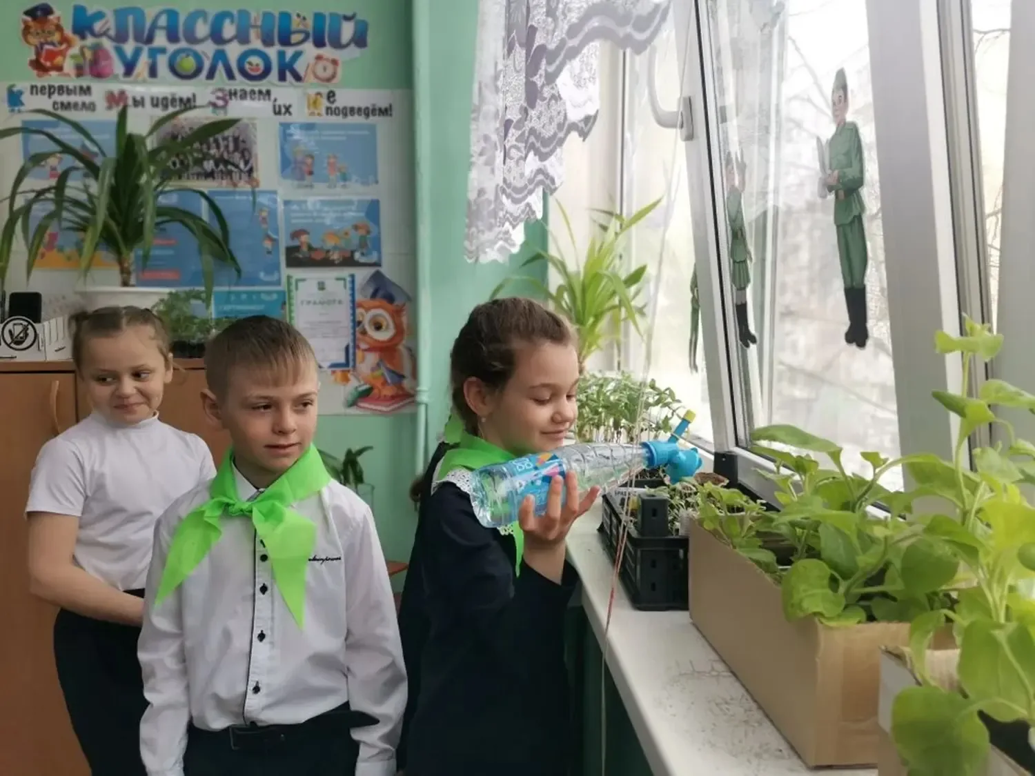 🌱 Орлята-экологи  Сегодня ученики 1а класса передали рассаду цветов Валентине Михайловне Немцовой, к