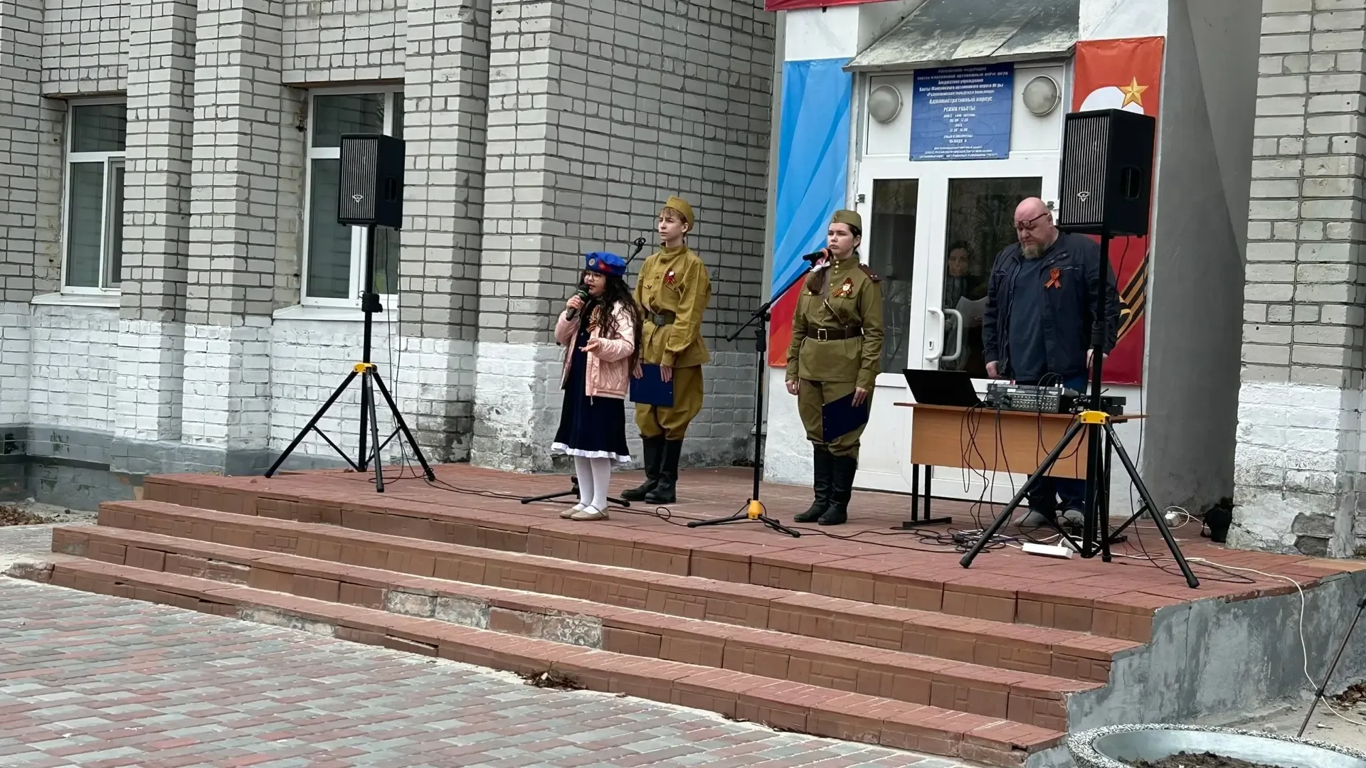 Память, ожившая в сердцах🕊️  В День Победы ученики и педагоги МБОУ СОШ N6 совместно с МБОУ СОШ N8 пр