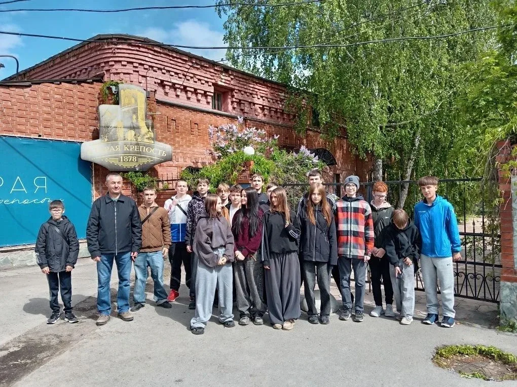 Обучающиеся 7Б и 8В классов совершили увлекательное путешествие по родному городу Бийску. Пешеходная