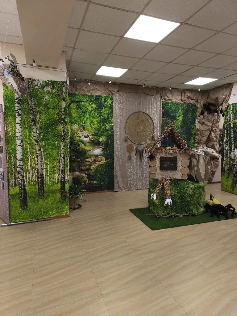 ГИМНАЗИСТЫ ПОСЕТИЛИ ВЫСТАВКУ "ПЕРЕКРЕСТОК МИРОВ"   ✨Ребята третьих и  пятых классов  в музейно-выста