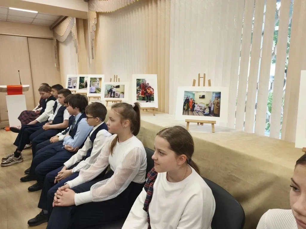 ГИМНАЗИСТЫ ПОСЕТИЛИ ВЫСТАВКУ "ПЕРЕКРЕСТОК МИРОВ"   ✨Ребята третьих и  пятых классов  в музейно-выста