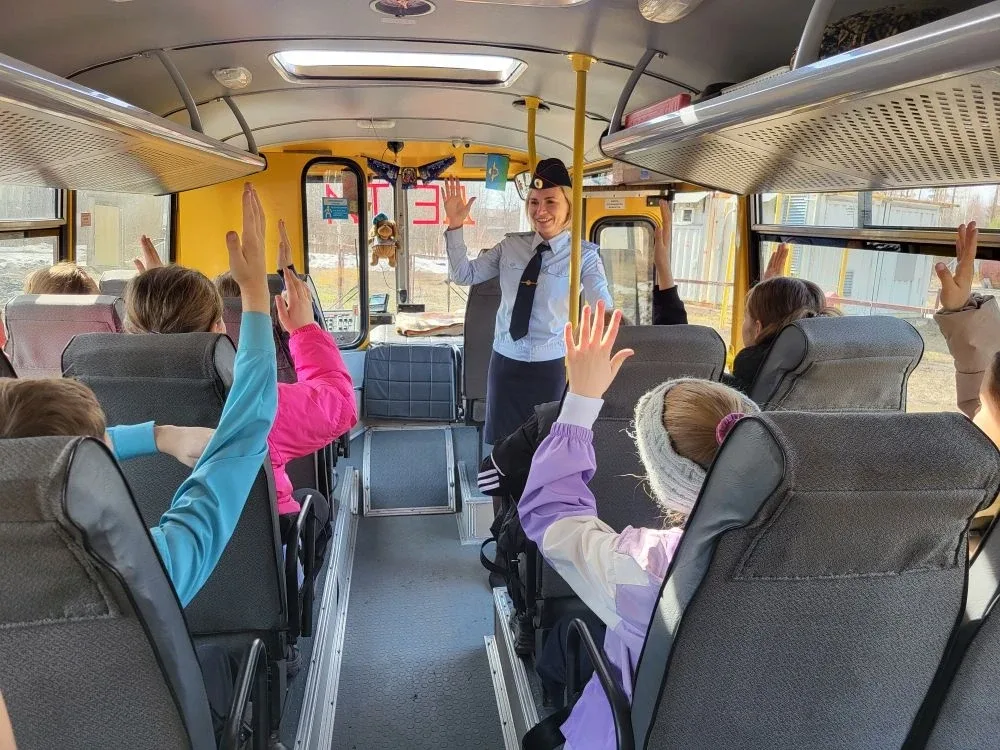 🚌 В школьном автобусе — урок дорожной безопасности! В МАОУ «СОШ № 4 им. Е.А. Жданова» г. Колпашево п
